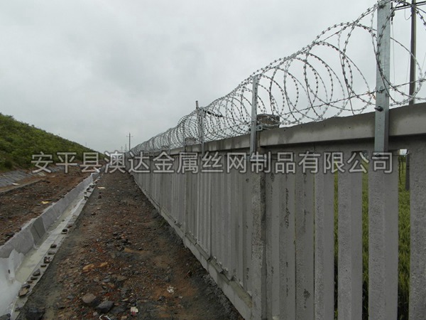 鐵路刺絲滾籠2012（8001） (1)