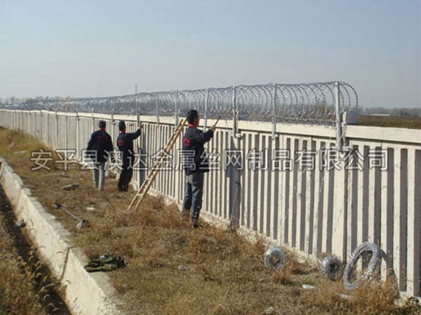 鐵路刺絲滾籠2012（8001） (3)